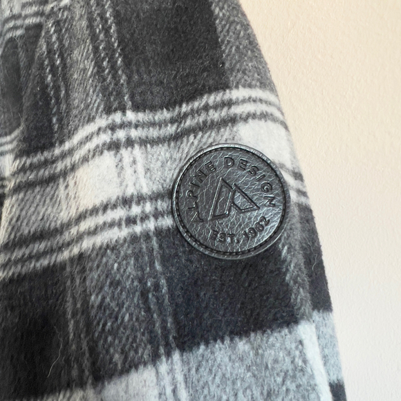 Alpine Design | Black Gray Plaid Jacket - Picture 4 of 7